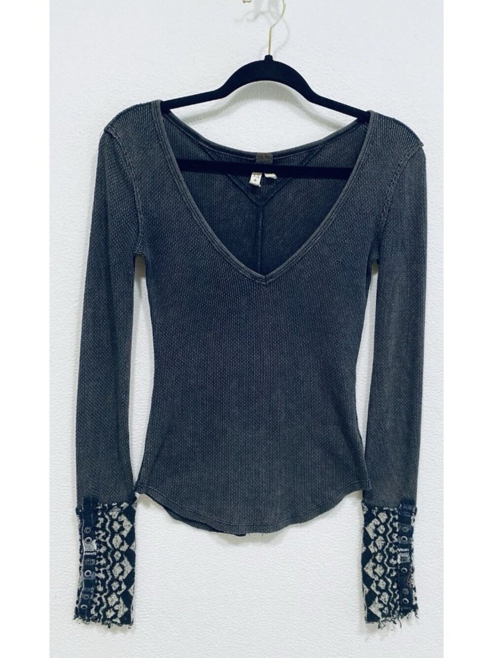 Free People Top Womens XS Gray Art School Thermal V Neck Button Cuff Boho